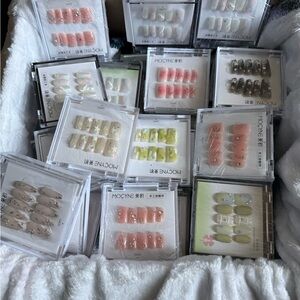 Press on nails different sizes.